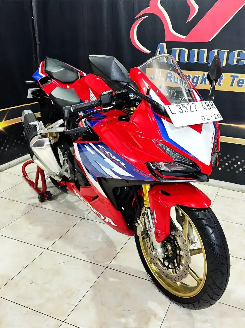 CBR 250cc SP ABS QS km 2rb like New.  Anugerah Motor rungkut tengah 81