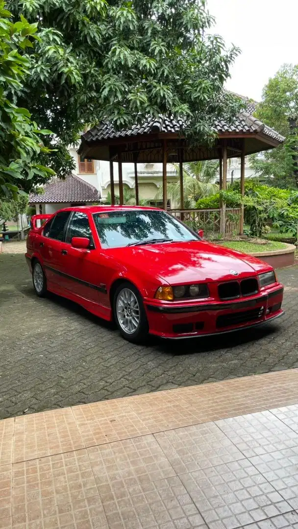 BMW E36 LE 320i MT Brilliant Red