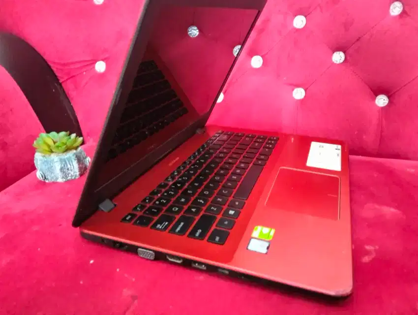 Laptop Asus a442uf core i5 GEN8 RAM 4 SSD 256+Nvidia 930mx