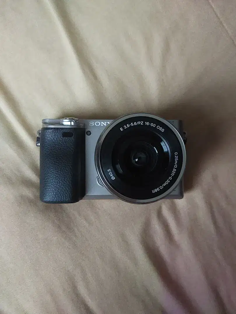 Sony A6000 Kit 16-50mm Silver Like New Ex Pemakaian