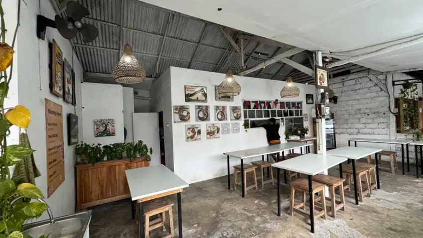 Karyawan Warung Makan