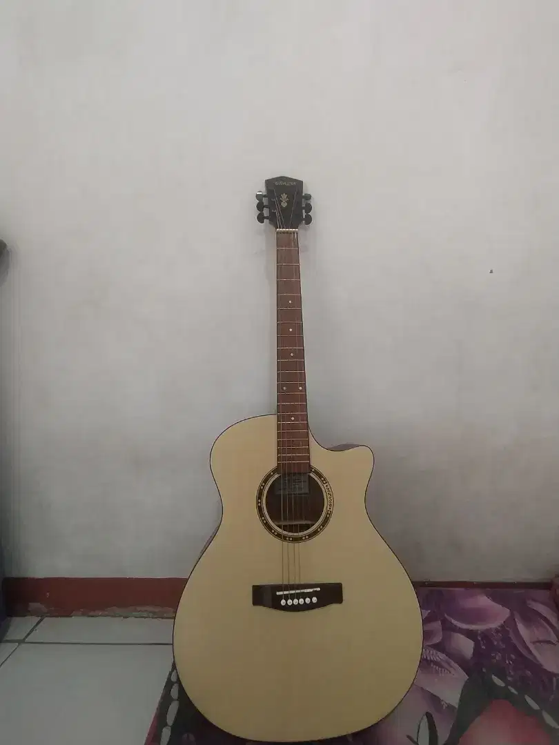 Jual gitar merk Grazia