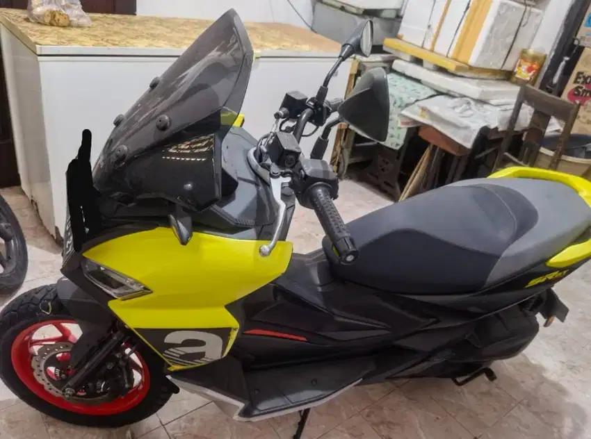 Dijual aprillia SR GT 200 thn 2022 warna kuning