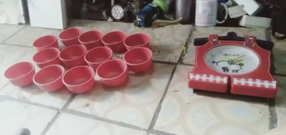 Slhkn plh slh 1 dr se paket mangkok plastik atau sblh nya hrg murah2