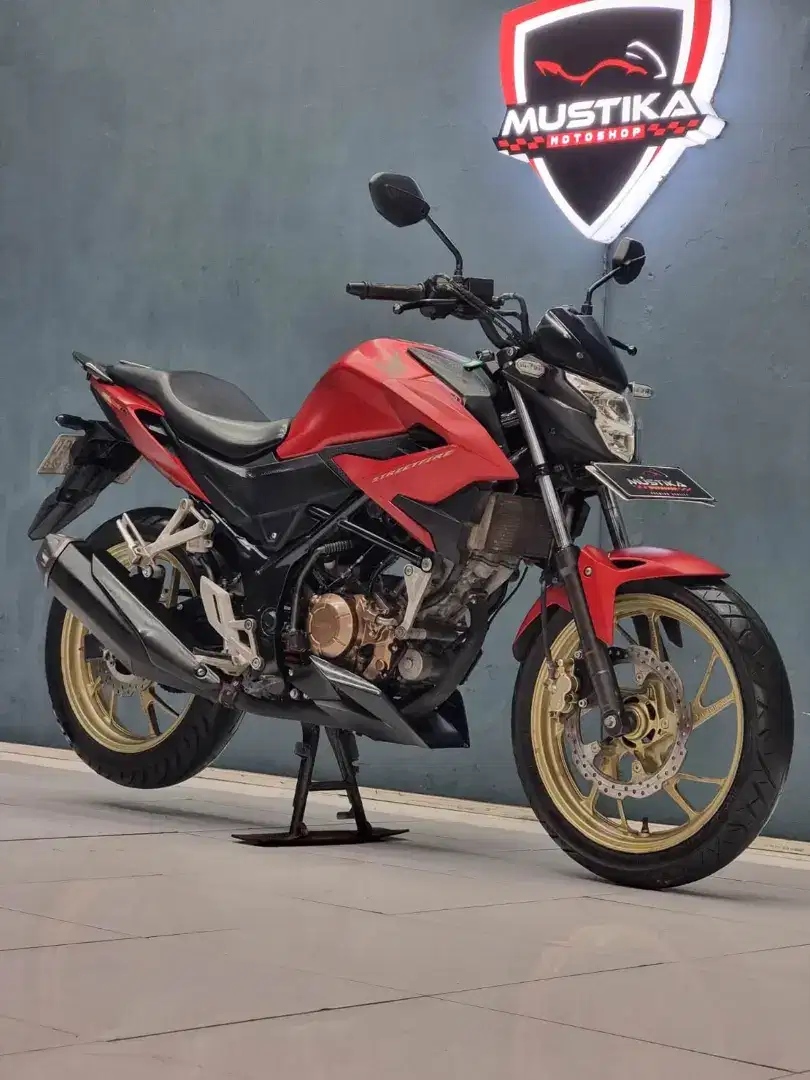 Perfect Condition!!Honda cb150r se 2018 red matte plat jatim-Mustika