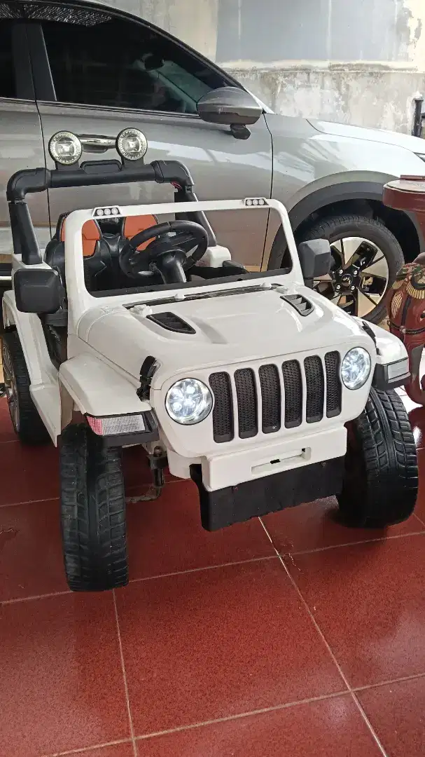 Mainan Mobil aki Rubicon unikid UK 853