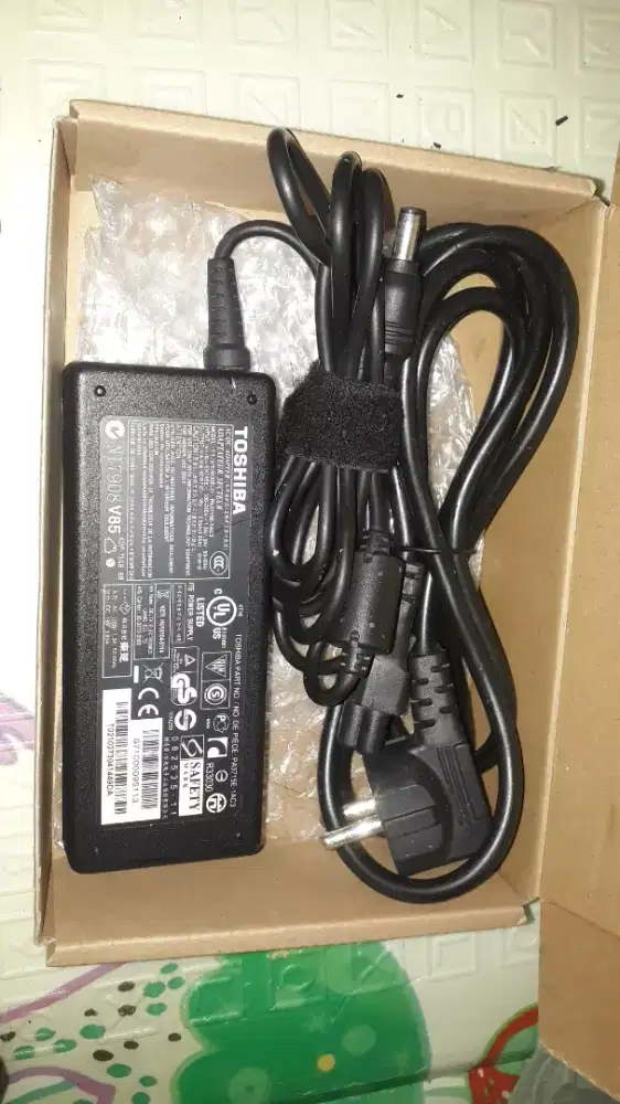 ADAFTER TOSHIBA MODEL PA3715E-1AC3. BISA NEGO !!