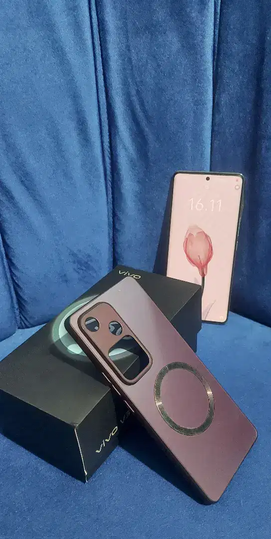 Vivo v30 8/256 like New