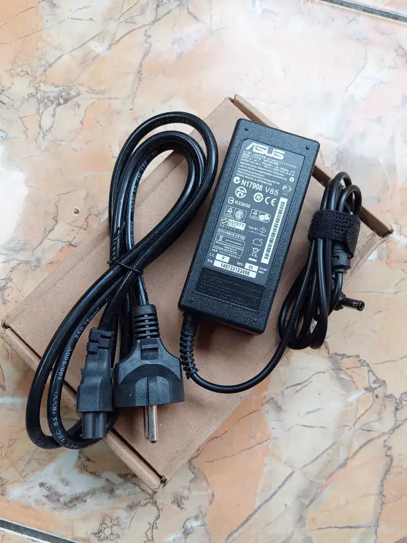 BARU Adaptor Charger Asus A43S A43M A43E 3,42A Lubang Besar