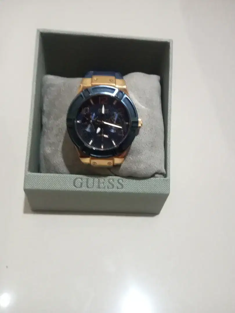 Jam tangan Guess