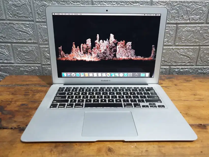 Macbook Air 2015 11 inci Core i5 RAM 4GB SSD 128GB minus layar spot