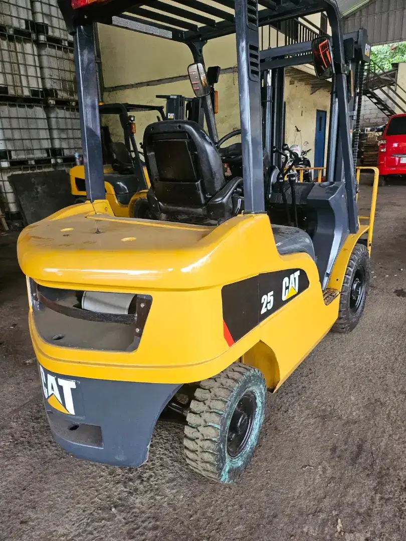 Forklift 2,5 ton Caterpillar tahun 2019