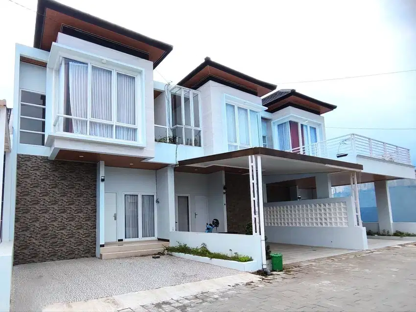 Rumah Mewah Lingkungan Cluster Gentan Siap Huni