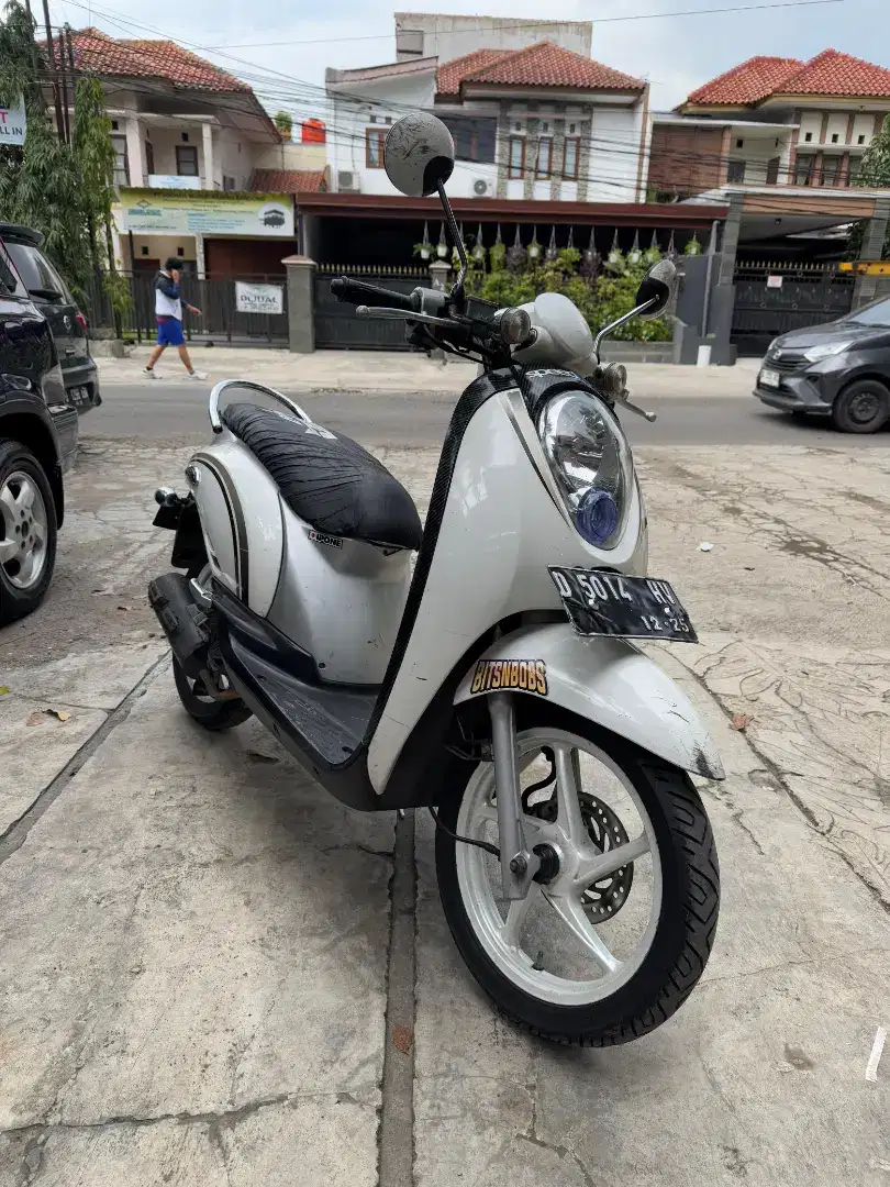 Scoopy karbu 2010 putih beige