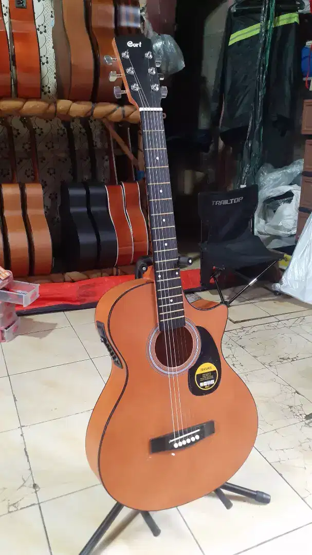 GITAR CORT Elektrik