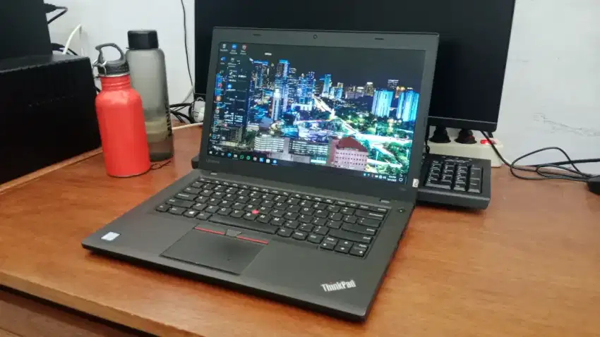 Laptop LENOVO Core i5 + Nego + SSD 256 GIGA + Batre AWET + Segel