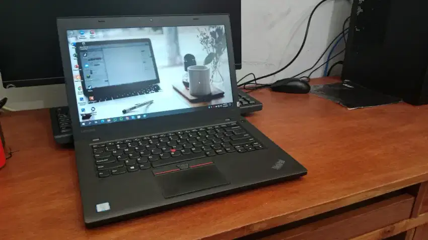 Laptop LENOVO Core i5 + Nego + SSD 256 GIGA + Batre AWET + Segel