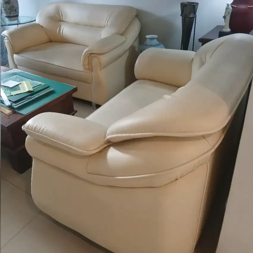 2 unit sofa 2-seater warna broken white, kondisi terawat