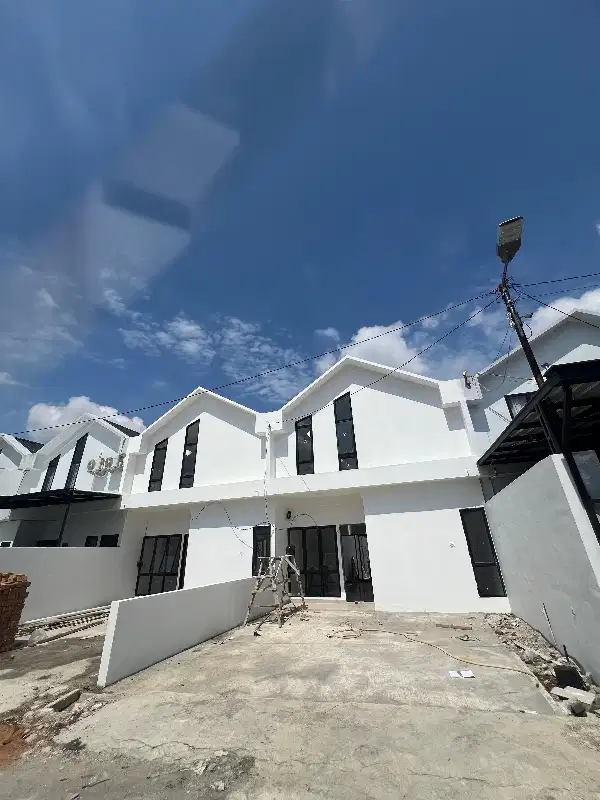 RUMAH 1 1/2 LANTAI DI JL BANTEN, GAPERTA UJUNG