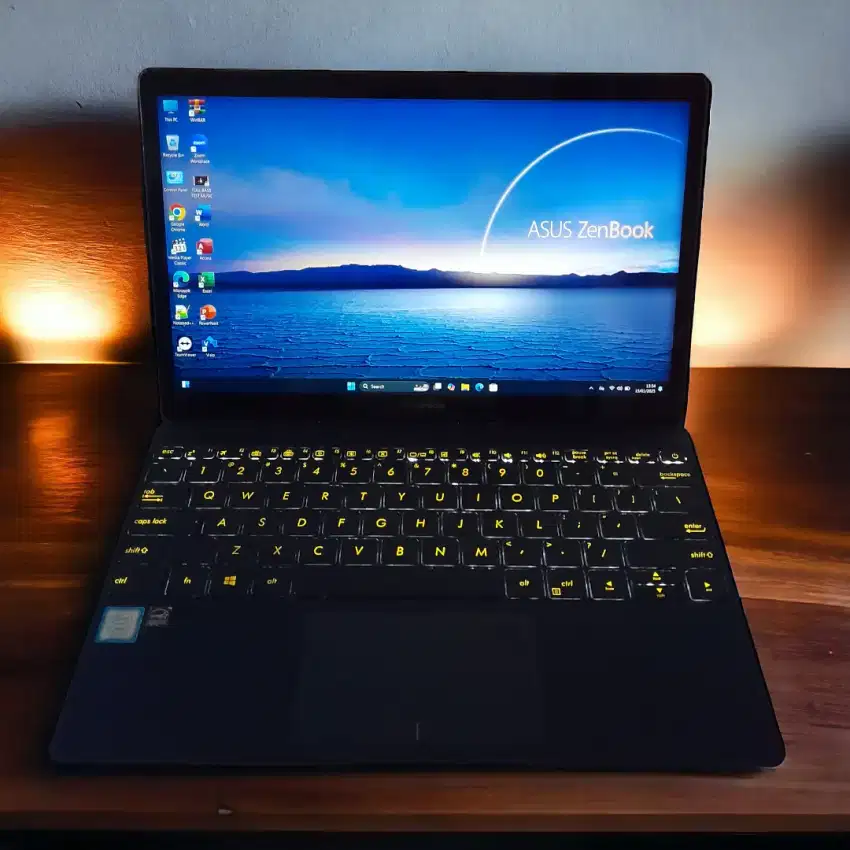 asus zenbook ux390 core i7 gen 7th ram 16 ssd nvme 512 layar glass 13