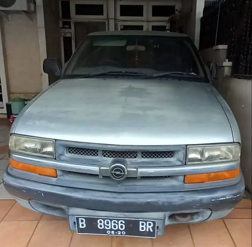 OPEL BLAZER SILVER THN 2000