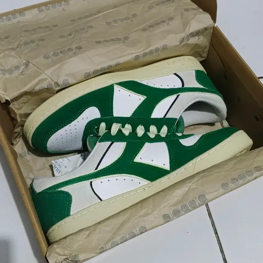 DIADORA MAGIC BASKET LOW SUEDE LEATHER ORIGINAL RESMI