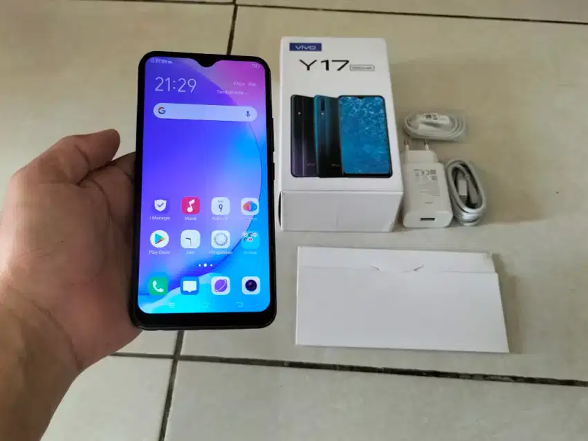 BUTUH UANG VIVO Y17 RAM 8GB / 256GB 4G LTE Duos 6.35in Finger 5000Mah