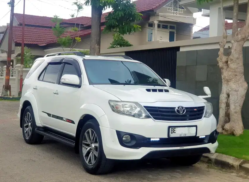 Fortuner VNT TRD 2.5 AT Diesel Solar Putih