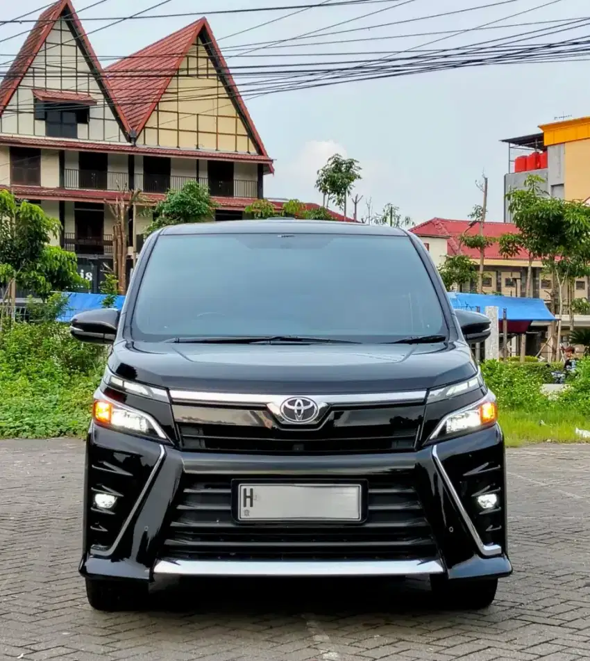 Av Mobil VOXY 2018 AT LOW KM NOPOL CANTIK PLAT H ISTIMEWA