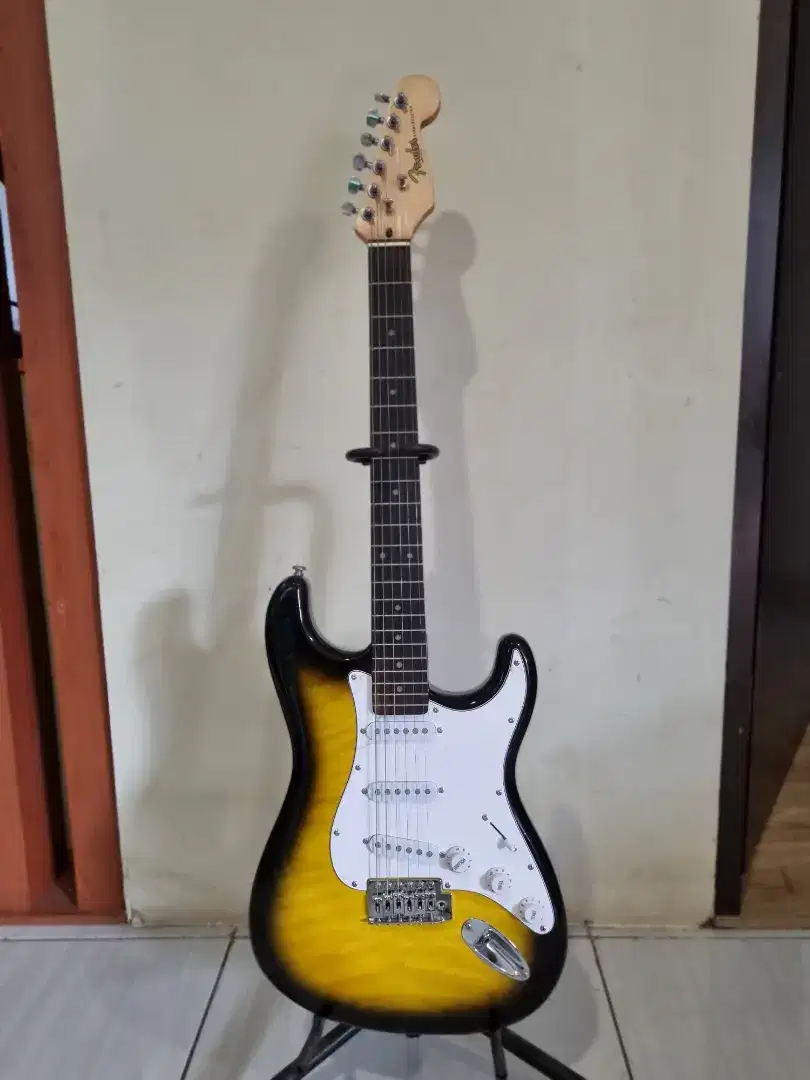 Gitar Elektrik Fender Stratocaster Kuning