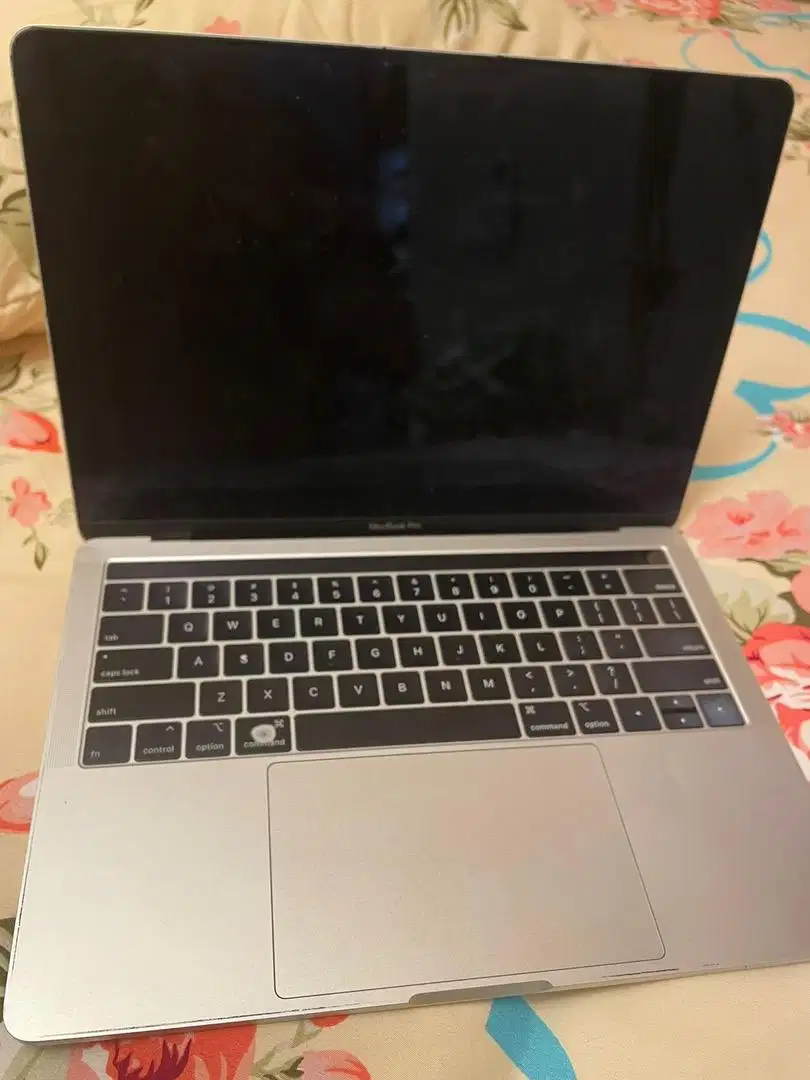 Dijual macbook touchbar 2019