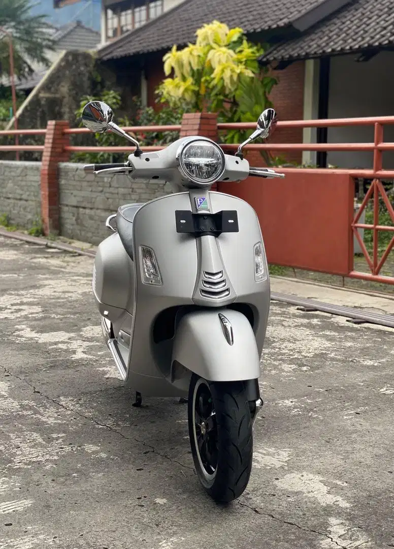 Piaggio Vespa GTS 150 I-Get Facelift (Good Condition)