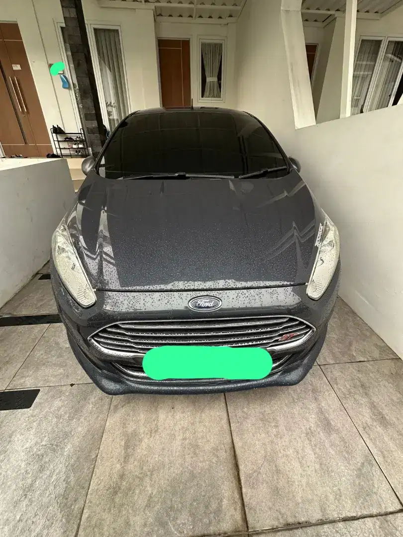 ford fiesta 1,5 S abu-abu 2015