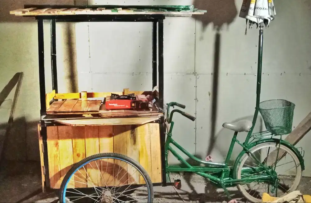 Dicari pekerja yg mau bekerja keras, jujur & ulet