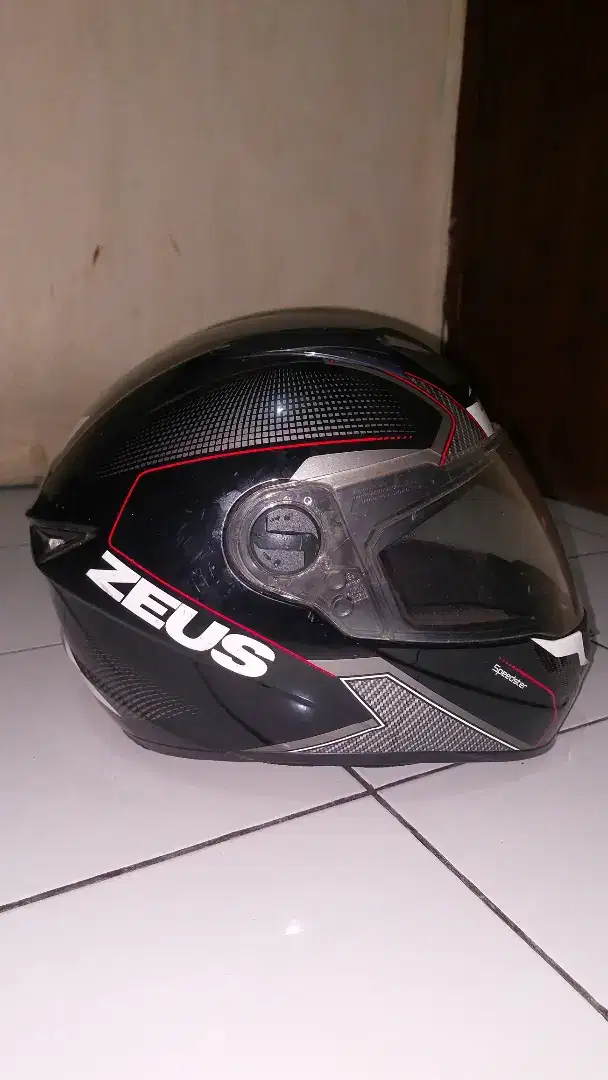 Helm Zeus ZS 811