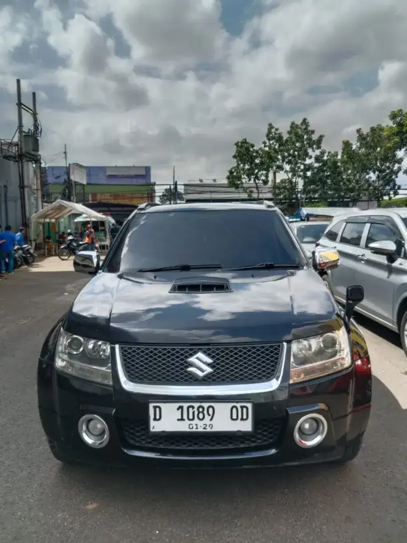 Grand vitara 2.0 AT 2008
Warna hitam pekat