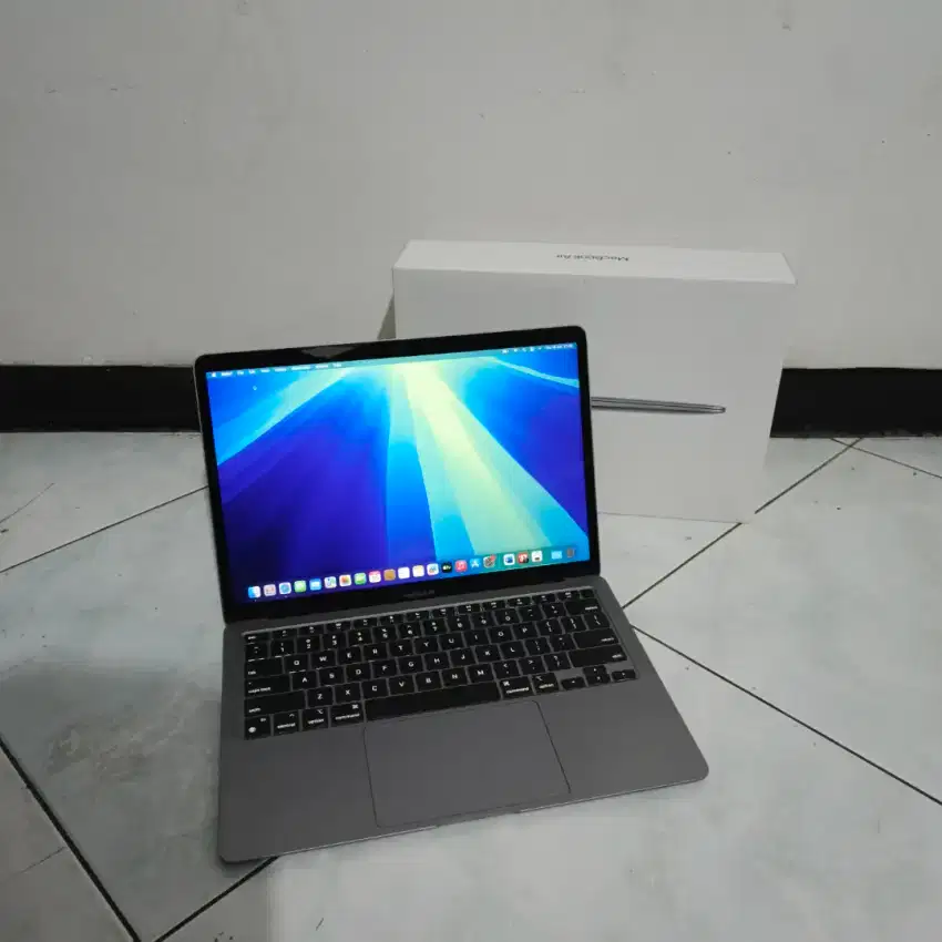 BU Jual Macbook Air 2020 M1 Mulus