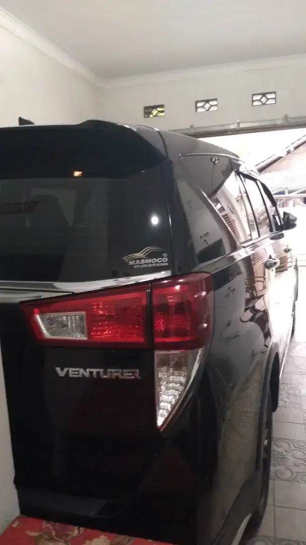 Jual mobil toyota innova venturer