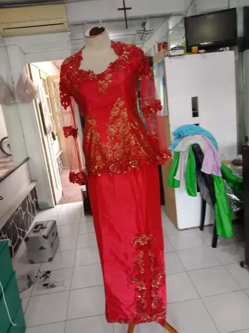 Dijual Kebaya Merah untuk Pesta, untuk memenuhi Dresscode Merah .