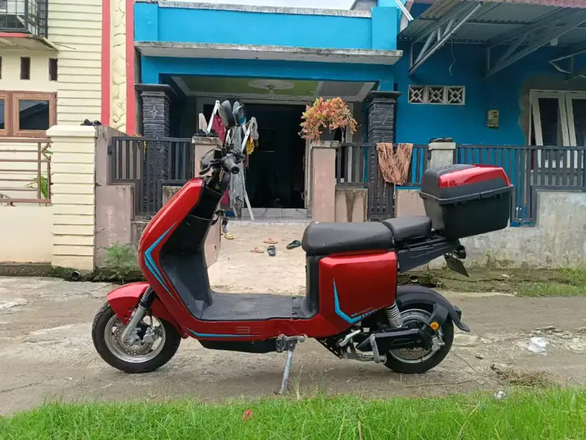 Sepeda listrik cube ncx 4.0