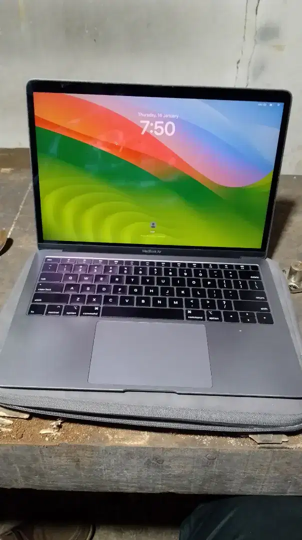 Macbook Air 2019 Ram 16 GB SSD 128 GB.