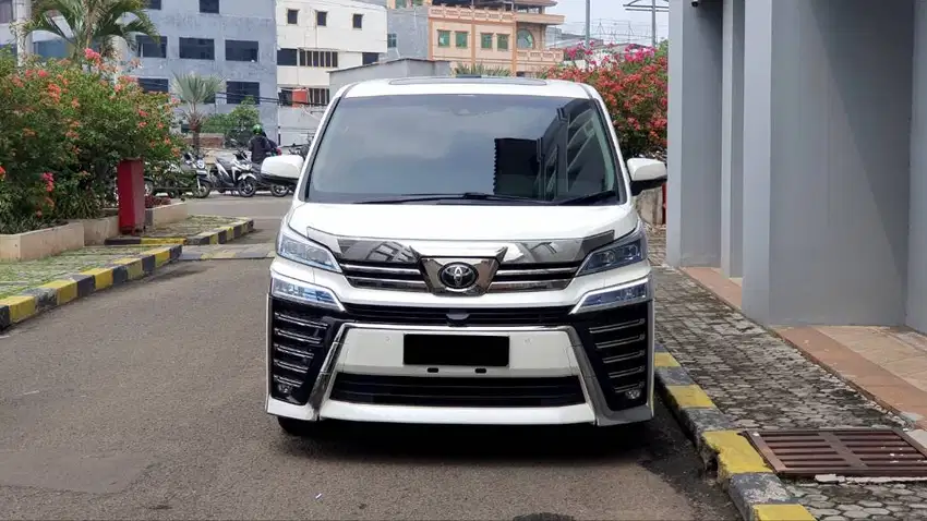 Toyota Vellfire 2.5 G TSS Pilot Seat Facelift AT White On Black 2022