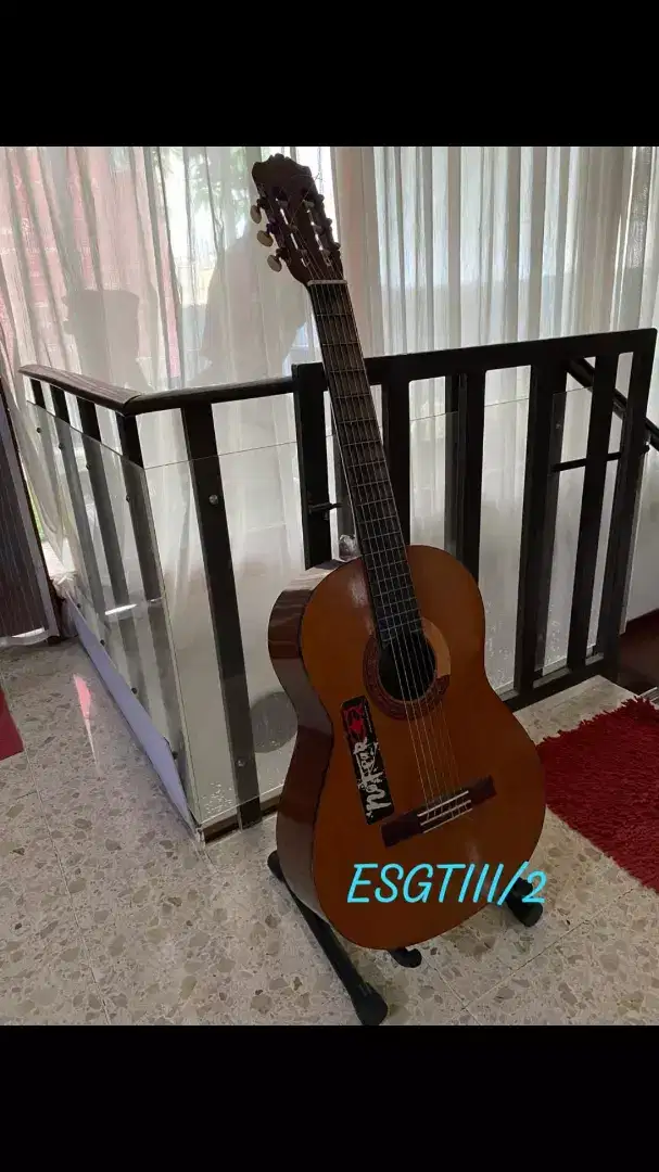 Yamaha C 330 guitar