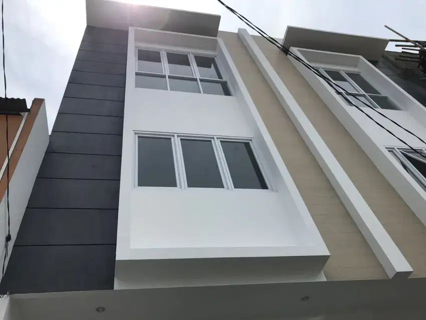 Ruko 4 Lantai Luxury SOHO di Taman Kopo Indah 1