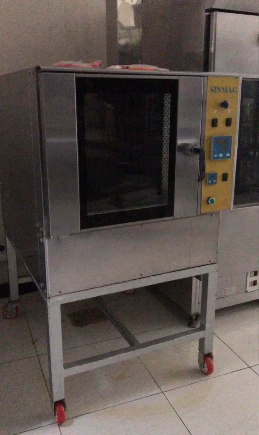 Oven convection gas 5 loyang merk Sinmag Taiwan Plus Kaki Roda