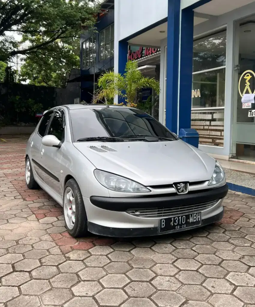 Peugeot 206 XR Sporty Manual 2002