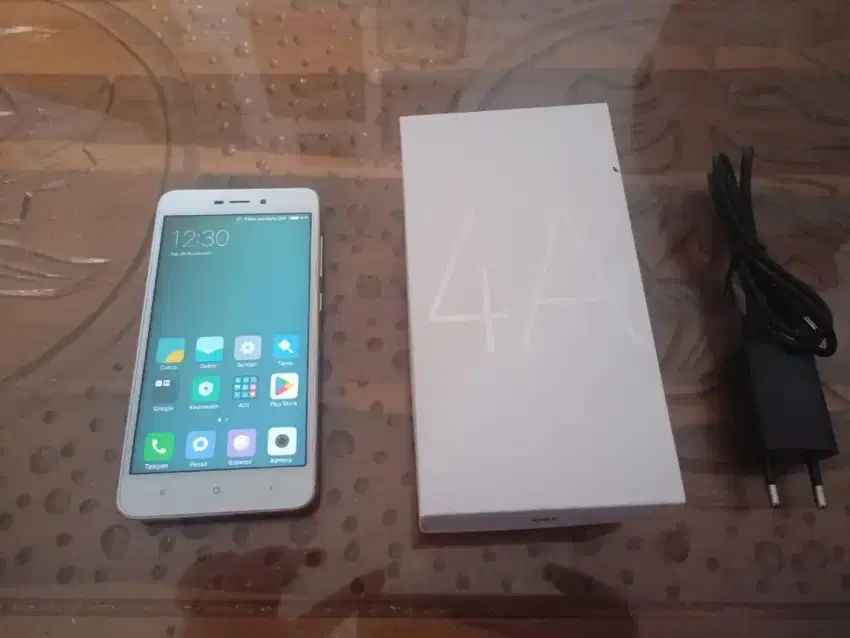 Hp xiaomi redmi 4a putih barang mulus memori 16gb ram2gb lengkap mulus