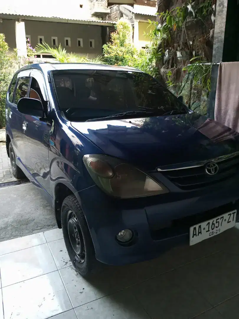 Mobil Avanza Biru AA Magelang