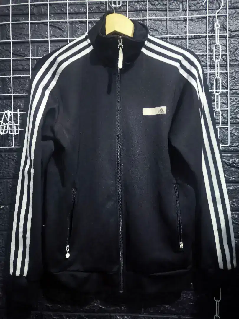 Tracktop Adidas hitam putih size M