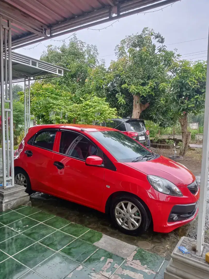 Honda brio e satya 2014